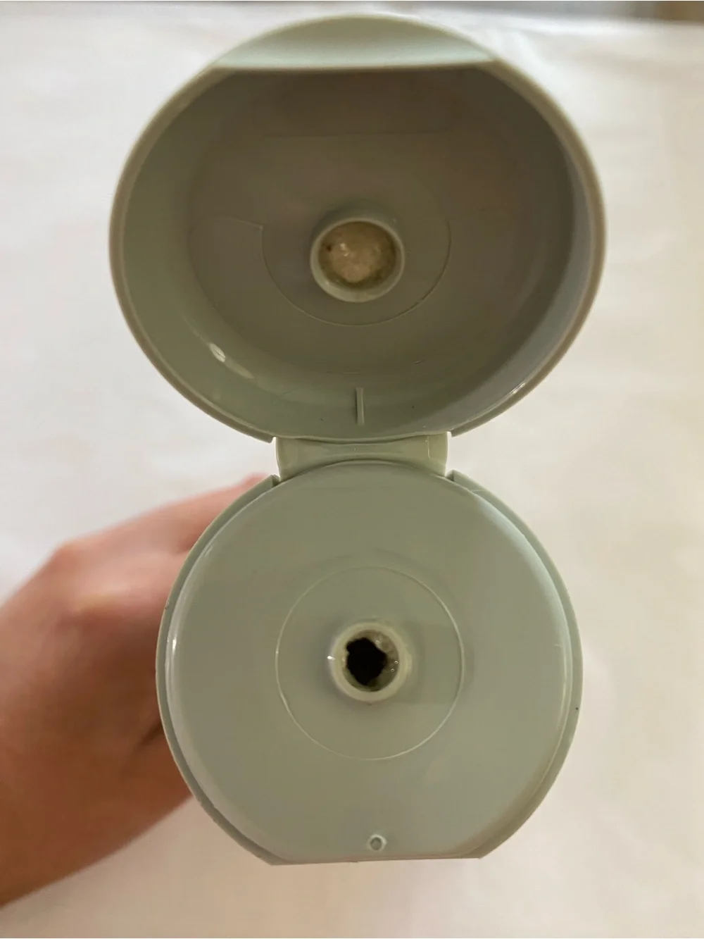 eos Cashmere Pre-Shave Scrub